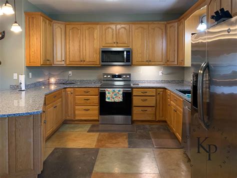 honey oak cabinets colors